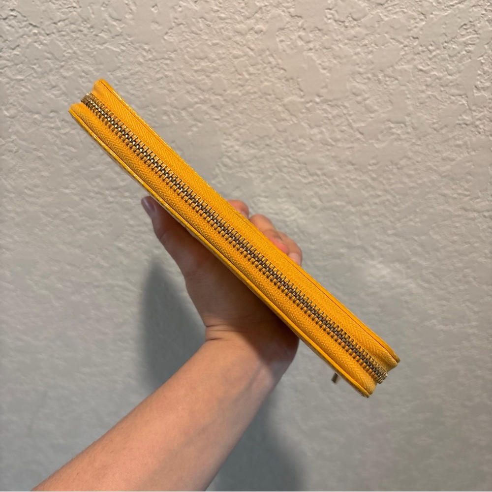 Louis Vuitton Continental Vernis
Yellow Zip Wallet - Picture 14 of 16